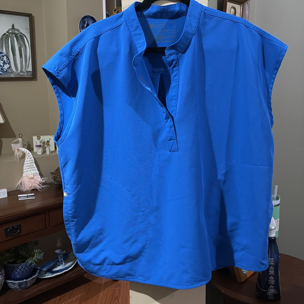 FIGS RAFAELA SCRUB TOP ROYAL BLUE